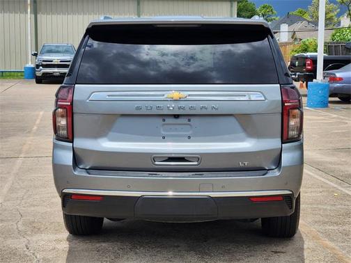 2023 Chevrolet Suburban LT