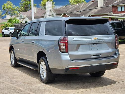 2023 Chevrolet Suburban LT