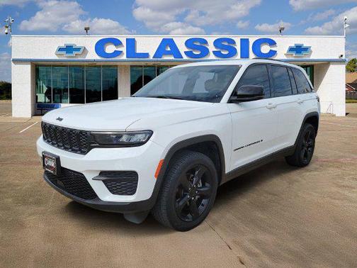 Bright White Clearcoat 2023 Jeep Grand Cherokee Altitude