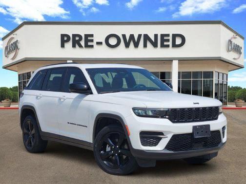 Bright White Clearcoat 2023 Jeep Grand Cherokee Altitude