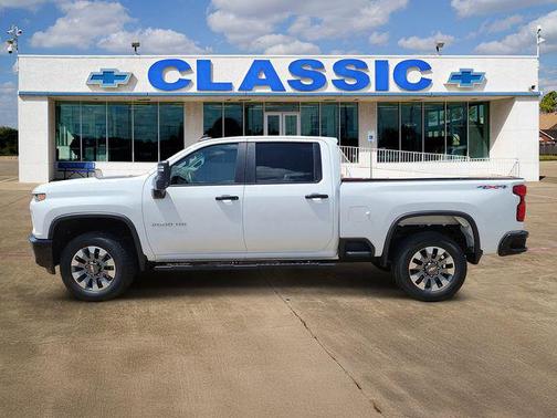 Summit White 2022 Chevrolet Silverado 2500 Custom