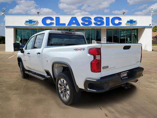 Summit White 2022 Chevrolet Silverado 2500 Custom