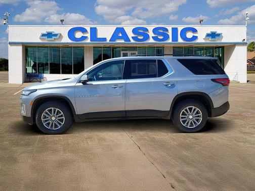 Sterling Gray Metallic 2023 Chevrolet Traverse LT Cloth