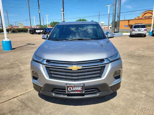 Sterling Gray Metallic 2023 Chevrolet Traverse LT Cloth