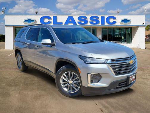 Sterling Gray Metallic 2023 Chevrolet Traverse LT Cloth