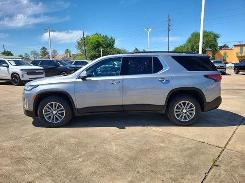 Sterling Gray Metallic 2023 Chevrolet Traverse LT Cloth