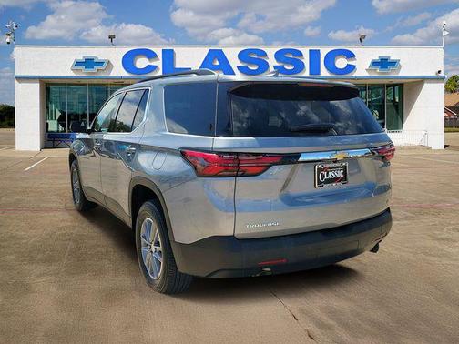 Sterling Gray Metallic 2023 Chevrolet Traverse LT Cloth