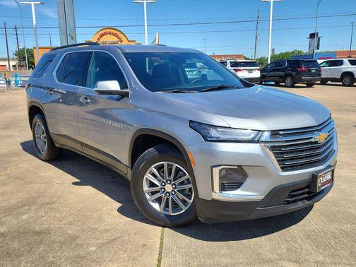 Sterling Gray Metallic 2023 Chevrolet Traverse LT Cloth