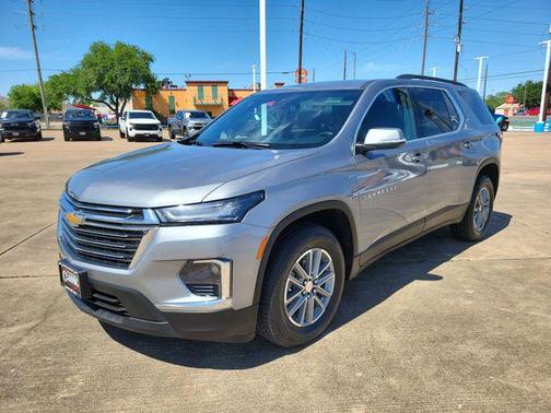 Sterling Gray Metallic 2023 Chevrolet Traverse LT Cloth