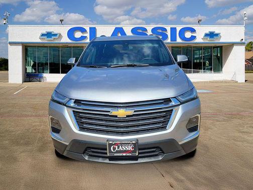 Sterling Gray Metallic 2023 Chevrolet Traverse LT Cloth