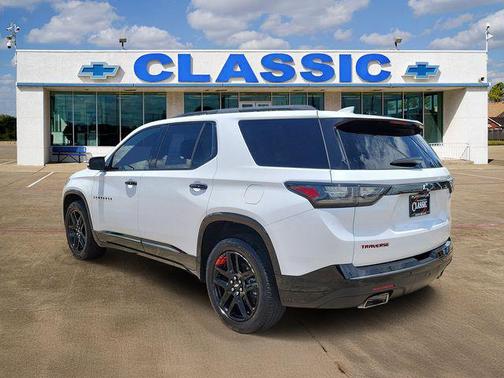 Iridescent Pearl Tricoat 2020 Chevrolet Traverse Premier