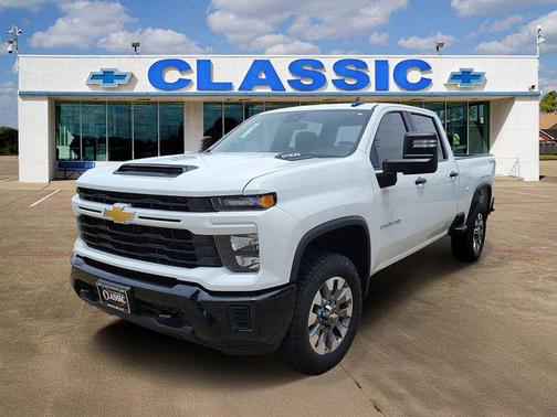 Summit White 2026 Chevrolet Silverado 2500 Custom