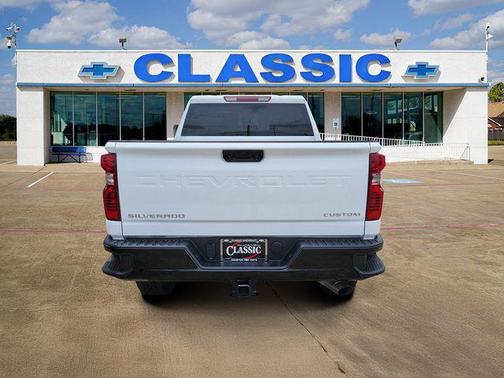 Summit White 2026 Chevrolet Silverado 2500 Custom