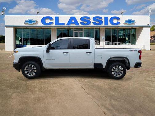 Summit White 2026 Chevrolet Silverado 2500 Custom