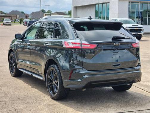 2022 Ford Edge SE
