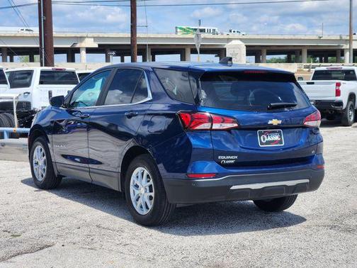 Blue Glow Metallic 2022 Chevrolet Equinox 1LT