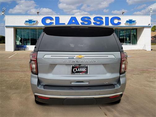 2023 Chevrolet Suburban LT