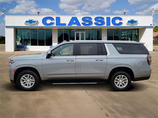 2023 Chevrolet Suburban LT