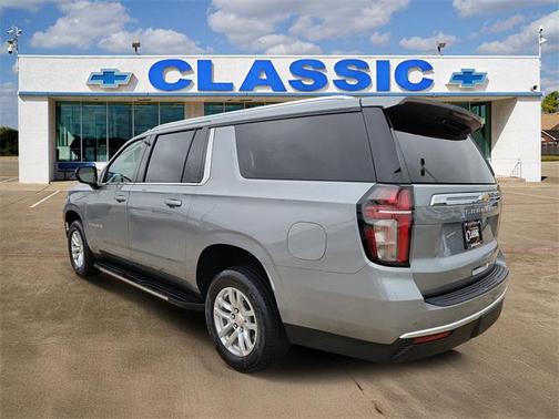 2023 Chevrolet Suburban LT