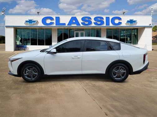 Snow White Pearl 2025 Kia K4 LXS