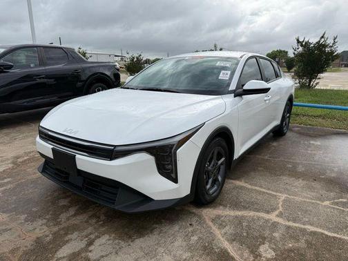 Snow White Pearl 2025 Kia K4 LXS