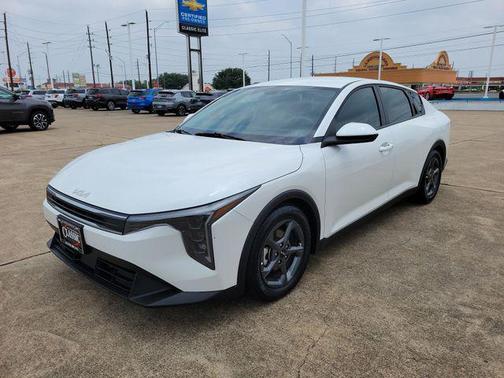 Snow White Pearl 2025 Kia K4 LXS