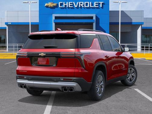 Radiant Red Tintcoat 2026 Chevrolet Traverse LT