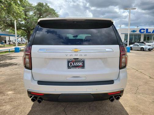 Iridescent Pearl Tricoat 2024 Chevrolet Tahoe 4WD High Country