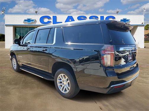 2023 Chevrolet Suburban LT