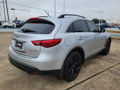 2017 INFINITI QX70 Base