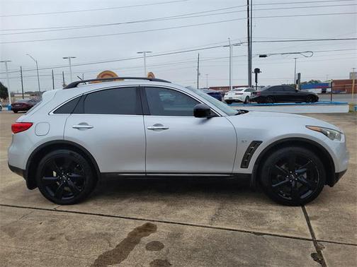 2017 INFINITI QX70 Base