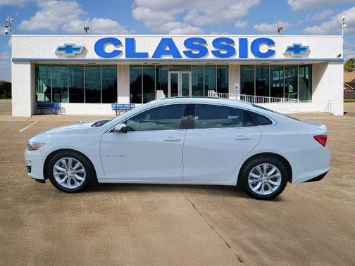 Summit White 2024 Chevrolet Malibu FWD 1LT