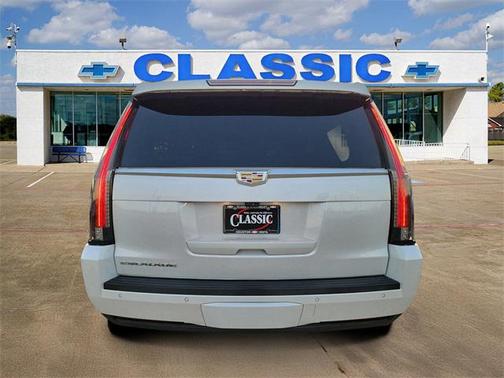 2018 Cadillac Escalade ESV Luxury