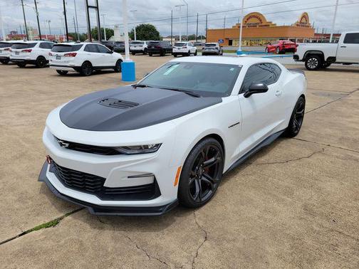 Summit White 2022 Chevrolet Camaro 2SS