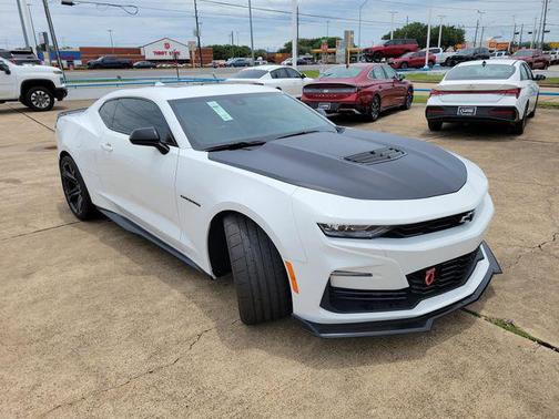 Summit White 2022 Chevrolet Camaro 2SS