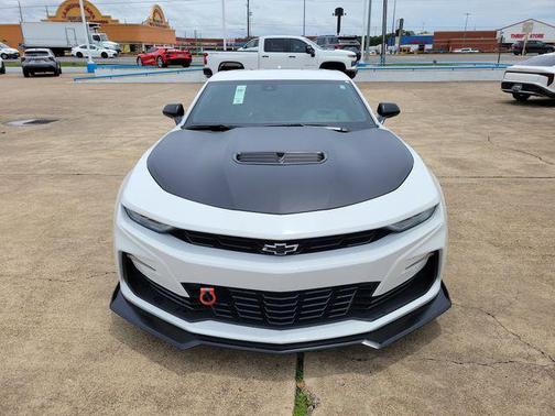 Summit White 2022 Chevrolet Camaro 2SS