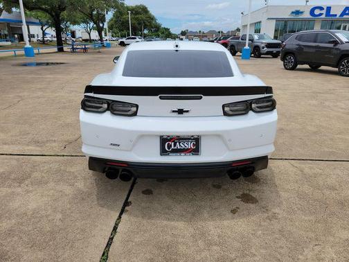 Summit White 2022 Chevrolet Camaro 2SS
