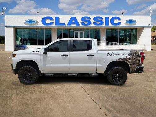 Summit White 2021 Chevrolet Silverado 1500 Custom Trail Boss