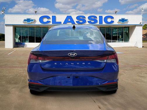 2022 Hyundai ELANTRA SEL