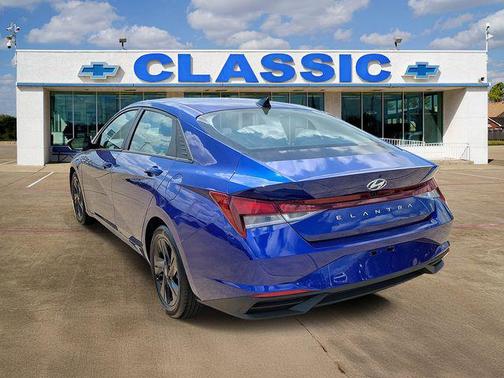 2022 Hyundai ELANTRA SEL