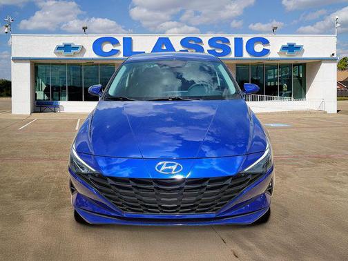 2022 Hyundai ELANTRA SEL