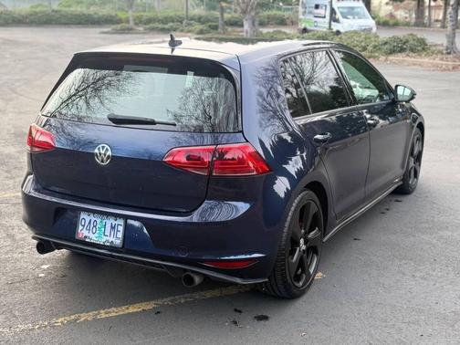 2015 Volkswagen Golf GTI 2.0T SE 4-Door