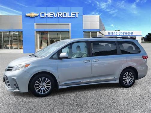 2020 Toyota Sienna XLE