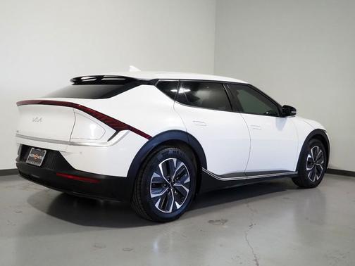 Snow White Pearl 2024 Kia EV6 Light Long Range
