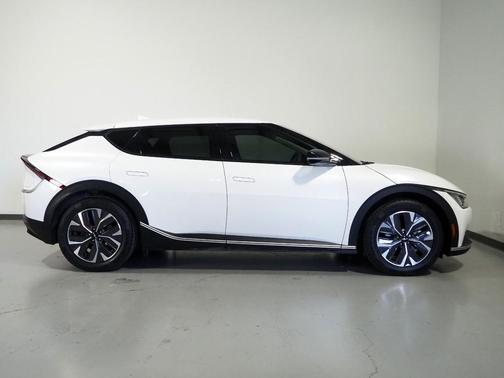 Snow White Pearl 2024 Kia EV6 Light Long Range