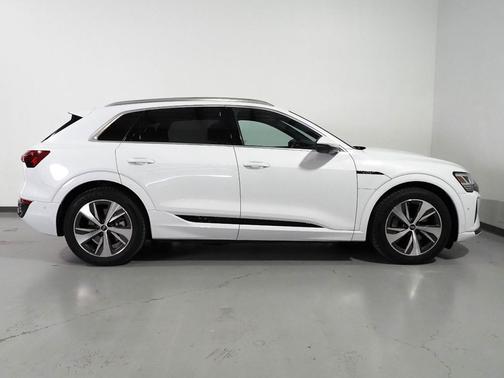 2024 Audi Q8 e-tron Premium Plus