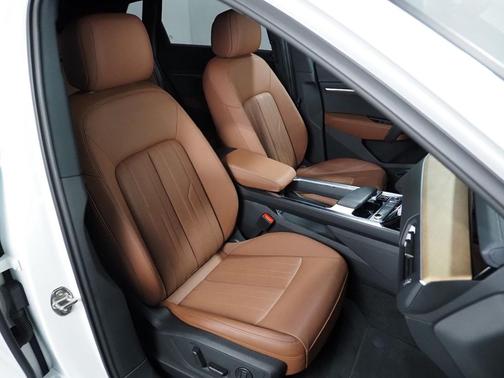 2024 Audi Q8 e-tron Premium Plus