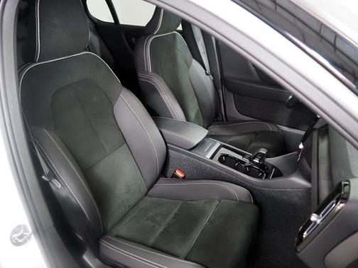 2022 Volvo C40 Recharge Pure Electric P8 Ultimate