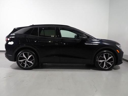 Deep Black Pearl 2023 Volkswagen ID.4 *PANORAMA GLASS ROOF, NAVIGATION, DIGITAL COCKPIT, ADAPTIVE CRUISE, SAFETY ALERTS, BACKUP-CAMERA, HEATED SEATS/STEERING, POWER LIFTGATE, WIRELESS CHARGING, ANDROID & APPLE