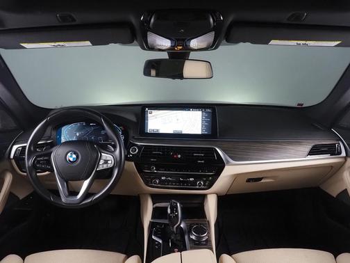 Aventurin Red Metallic 2023 BMW 530e Base